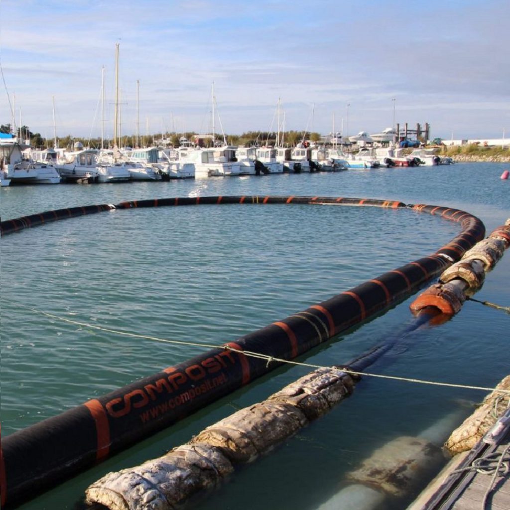 COMPOSIT HOSE IN PORT ROCHEFORT